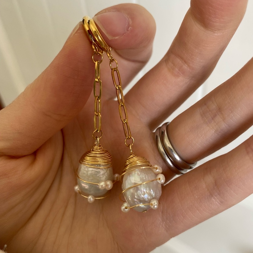 18KP baroque pearl earring hoop long dangling style